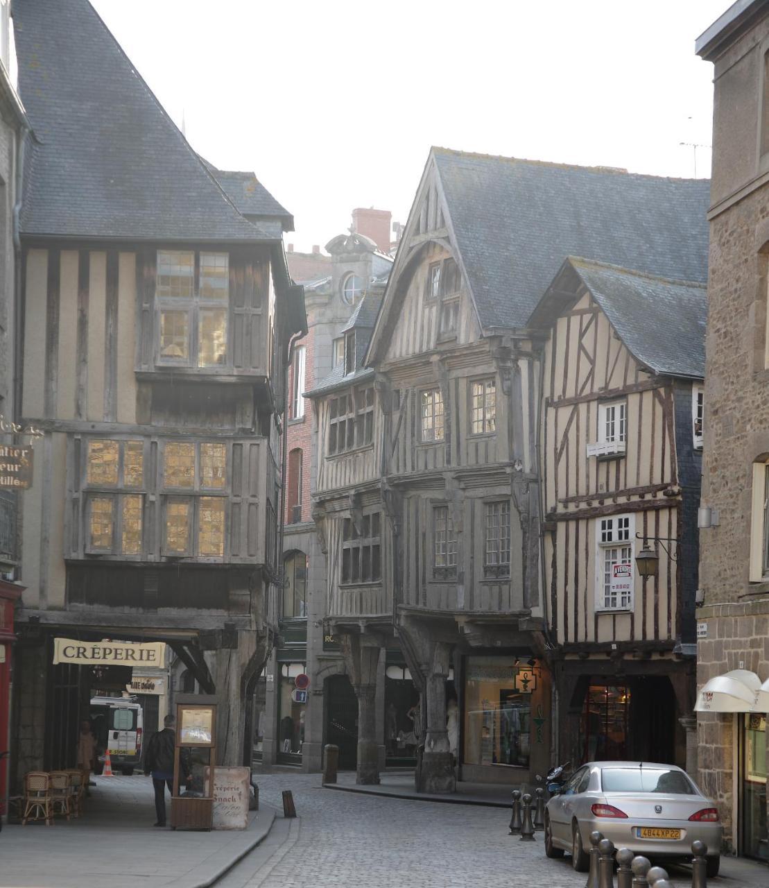 Le Medieval - Hotel Le Challonge Dinan Eksteriør bilde